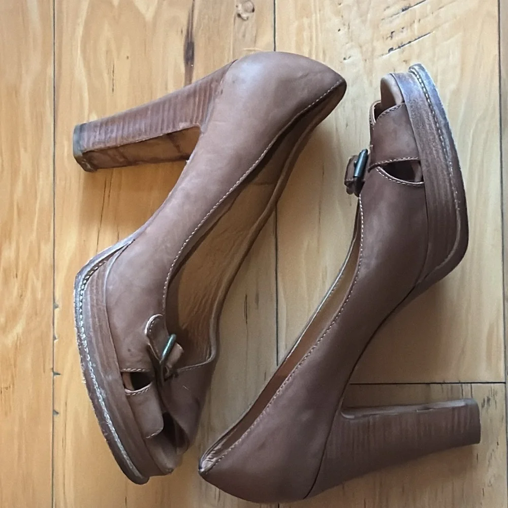 KORS Michael Kors vintage brown bacheta leather crossed open‎ toe platform heels